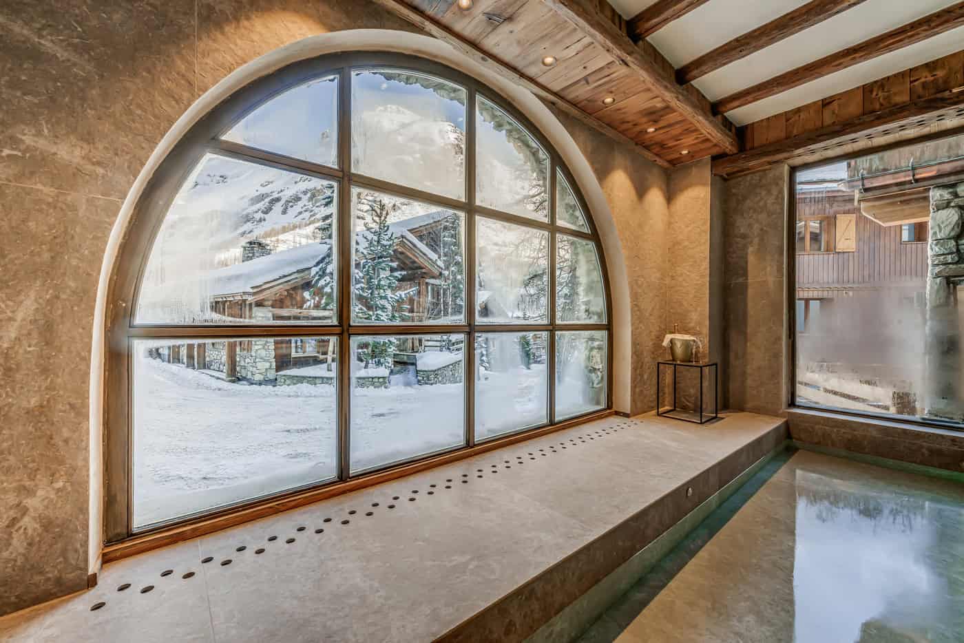 Chalet Le Rocher ‑ Baie vitrée à la piscine